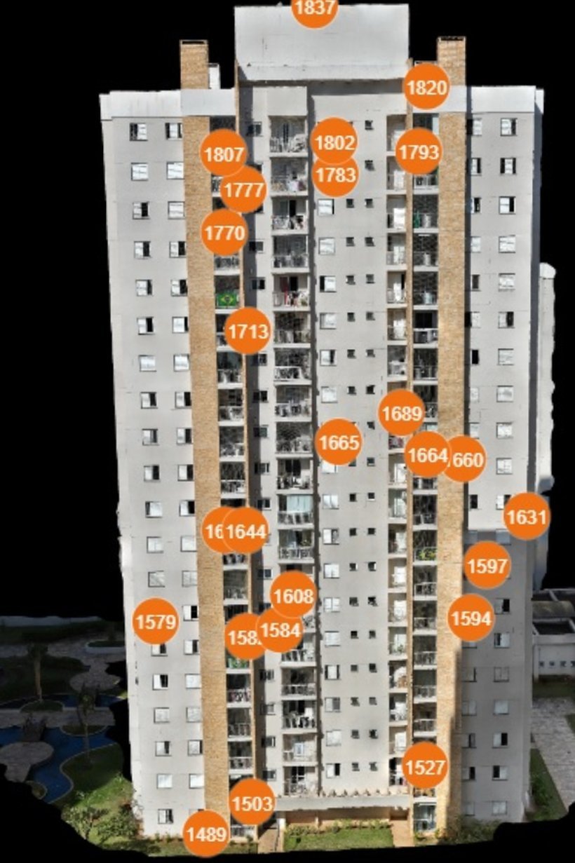 Mesma fachada com mapeamento técnico Vantrix360: pontos críticos numerados identificados por fotogrametria